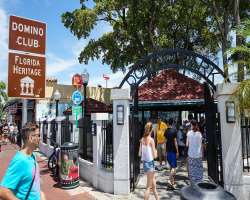 Domino Park is a lovely spot for strolling. It is named after the Dominican-born General Maximo Gomez, who was Chief of the Cuban Liberation Army duri